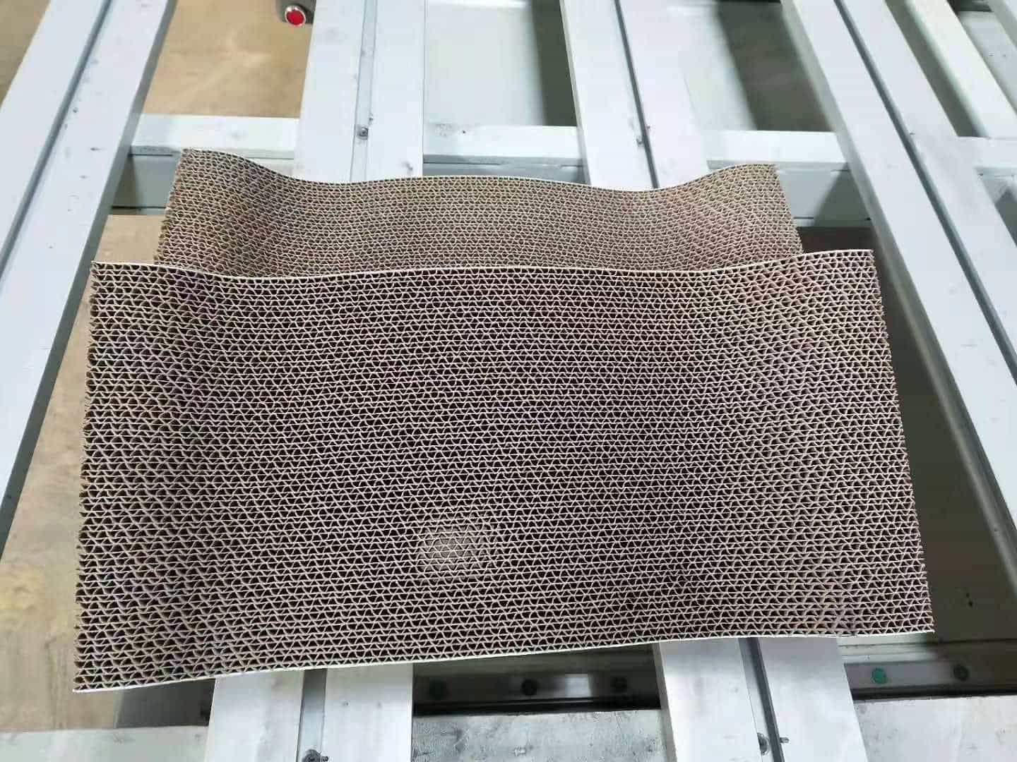 數(shù)控自動化機(jī)器切割貓抓板